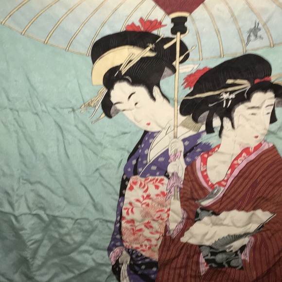 Vintage silk scarf featuring geisha girls - Picture 2 of 6